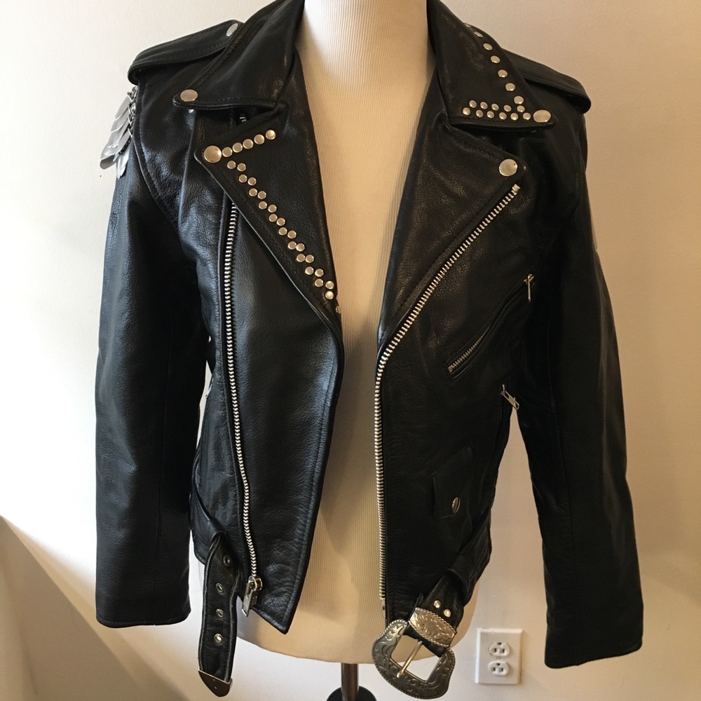 Understated Leather Jacket With Shoulder Detail - image 1